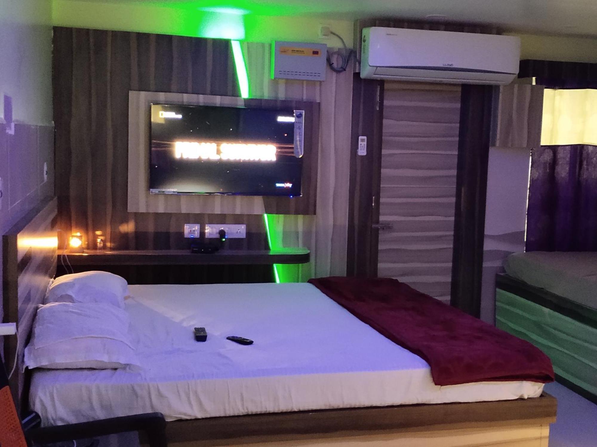 Ln Beach Homestay Пури Экстерьер фото